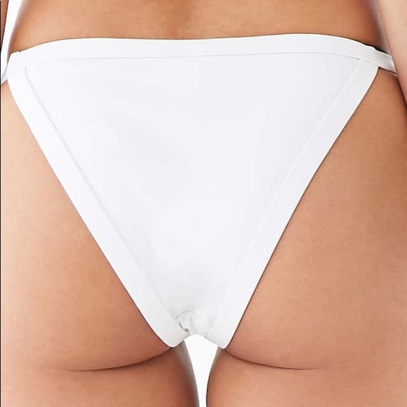 Bikini - Picture 3 of 3